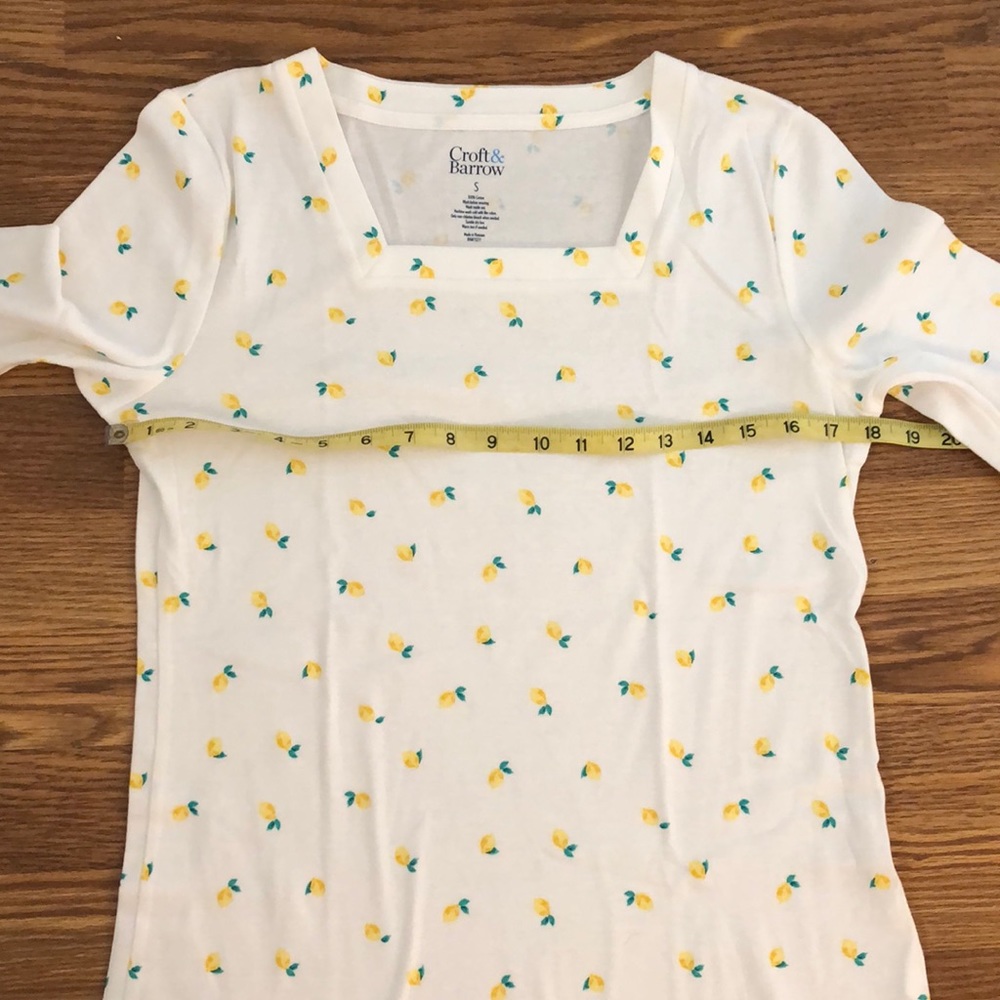 Croft & Barrow Short sleeve summery knit top white fun lemon print size small - Picture 3 of 7